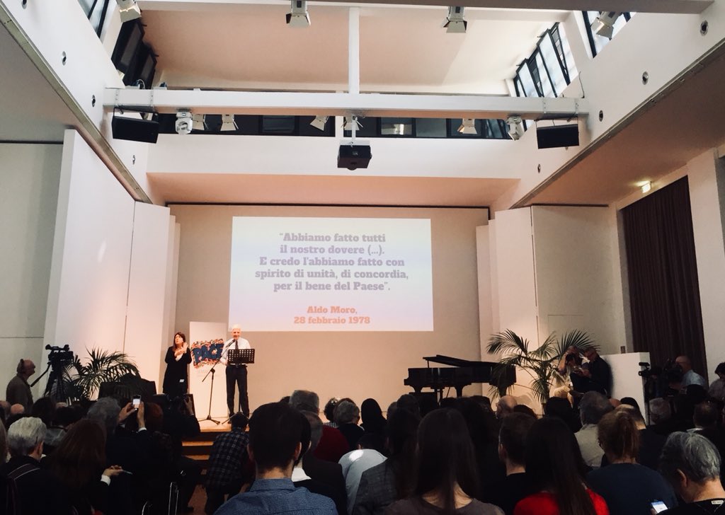 CircoloLettori's tweet photo. Condivisone, dialogo, idee e progetti. 

Al @SermigTorino la conferenza del @SalonedelLibro numero 31. Il #SalTo18 sta arrivando 🛸 https://t.co/poeMtbgUvR