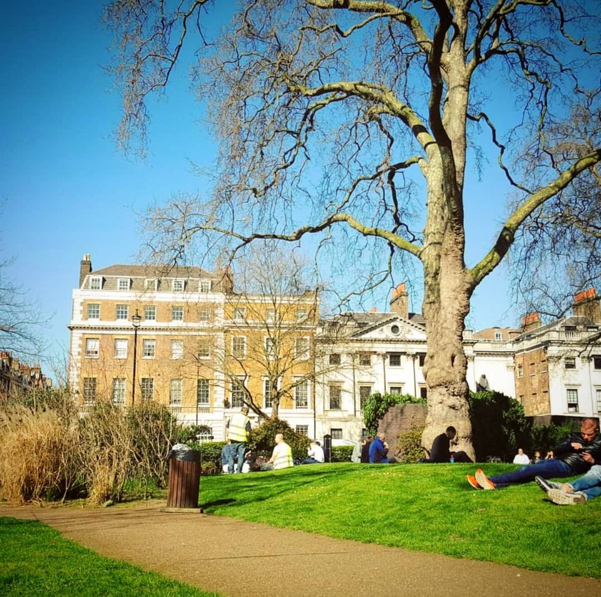Hottest day in April 🌞 - Happy Thurdays!

#ulianagout #HarleyStreet #cavendishsquare #London #uk #international #aesthetics #Academy #Training #happyspring #sunshine #ThursdayFeeling