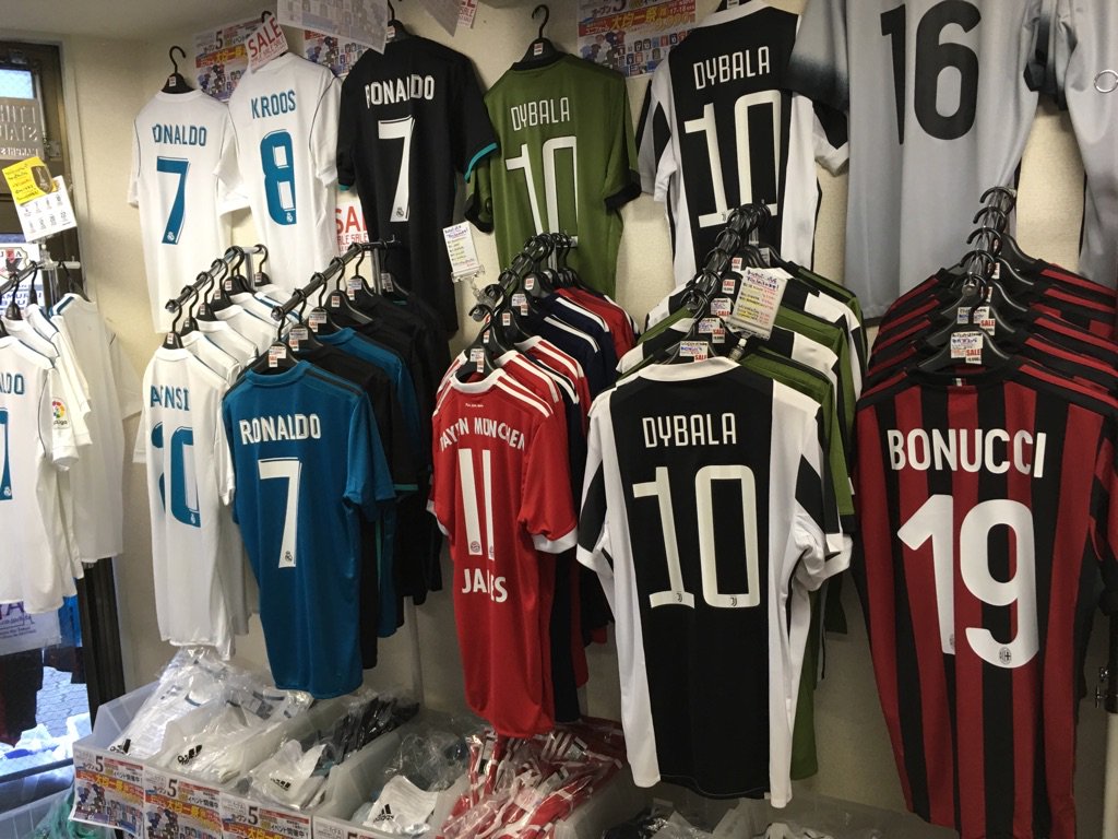 サッカーショップfcfa 実店舗open 営業時間 11時 18時 公式サイトopen 選手マーク入り ユニフォーム 9 990円 大均一祭 バイエルン 17 18home Away ハメス レヴァンドフスキ ミュラー キミッヒ ボアテング ロッベン 等 ユベントス