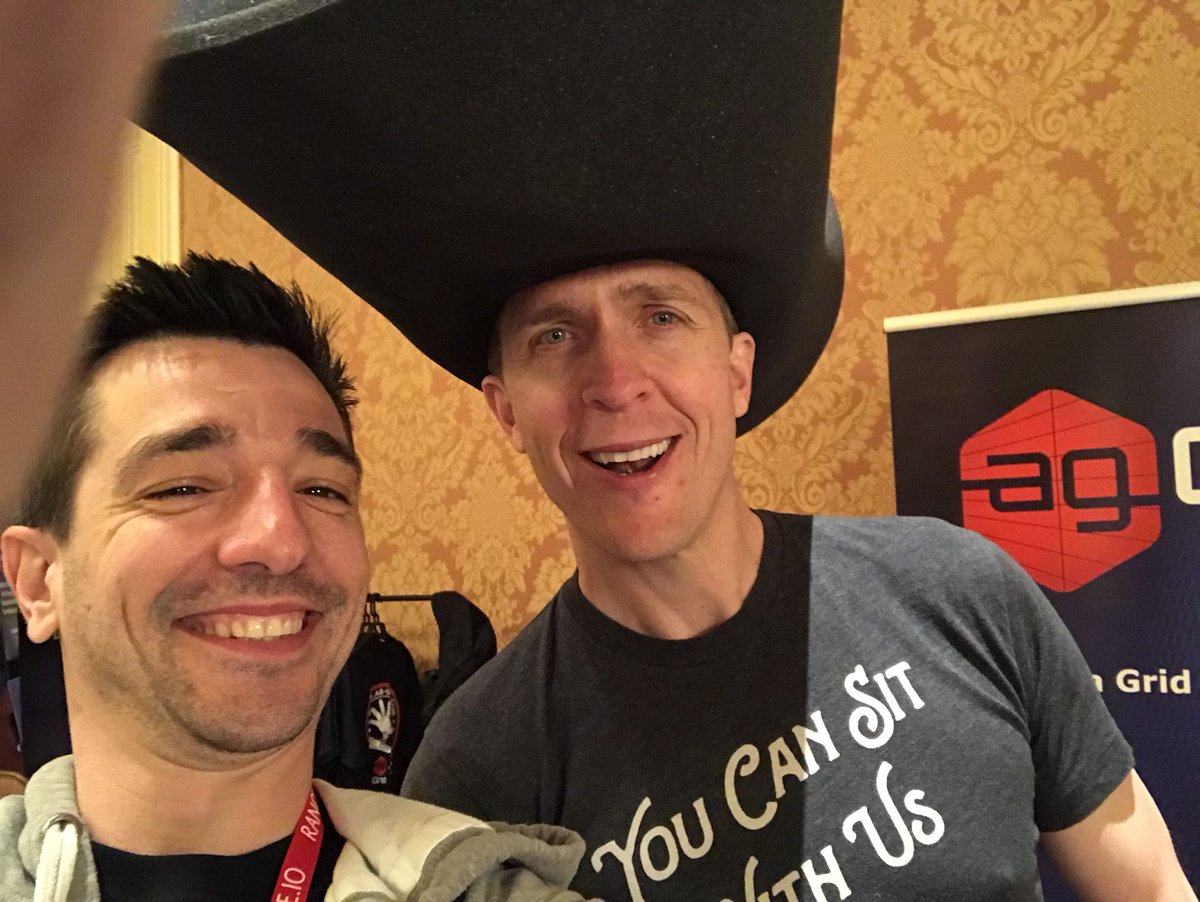 ag_grid's tweet image. Amazing first day at @ngconf!

Here&apos;s our Petyo on a selfie rampage

#ngconf2018 #angular #aggrid