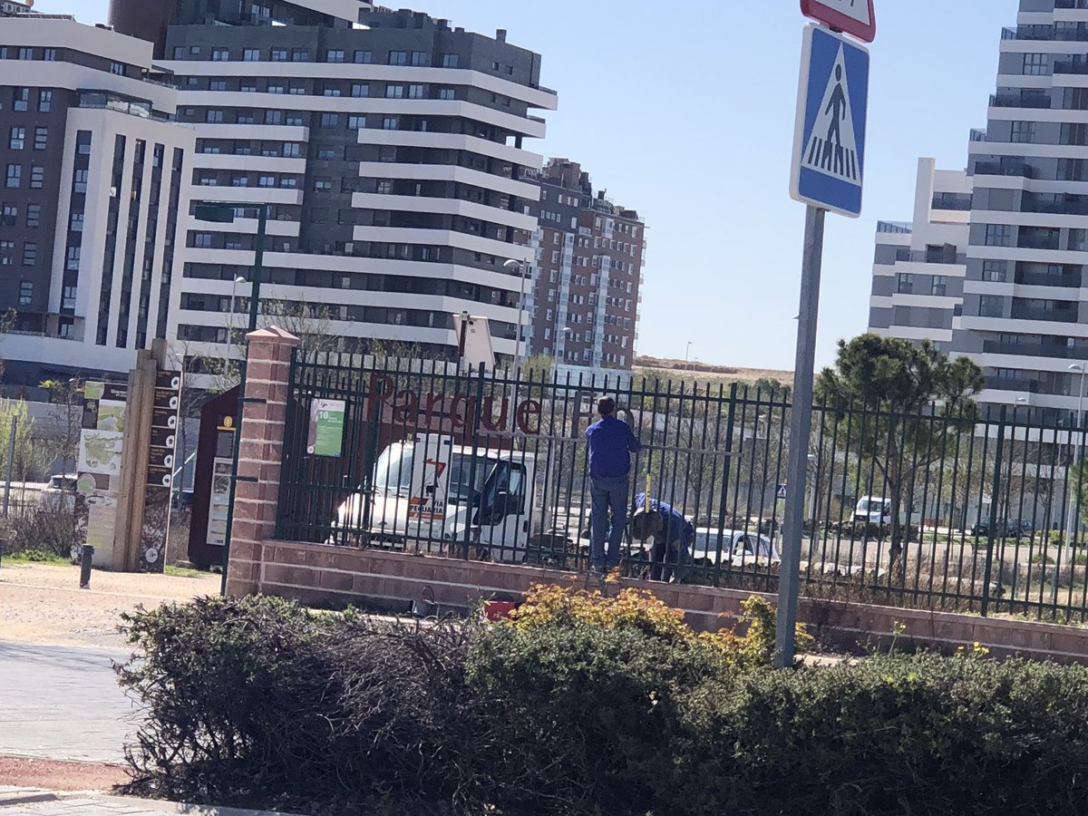 StopArteFactoVV's tweet photo. Temas que afectan a #Valdebebas las #LPO dejan a más de 5.000 familias sin casas, @MADRID y el plan que desbloquearía a este barrio en temas urbanísticos, continuamos sin parque central... pero eso si cambiando el nombre del #ParqueFelipeVI hoy los ciudadanos podremos dormir 😴 https://t.co/9ujxk0LOT4