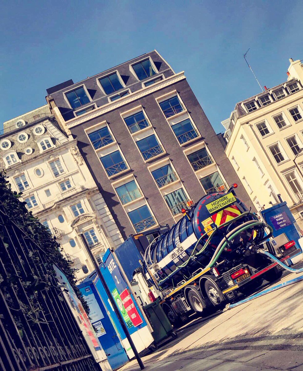universaltanker's tweet photo. Beautiful day in Central London ☀️ #Westminster #TankEmpty #VacuumTanker @WhaleTankers @Crossrail https://t.co/Nin7wQkeN6