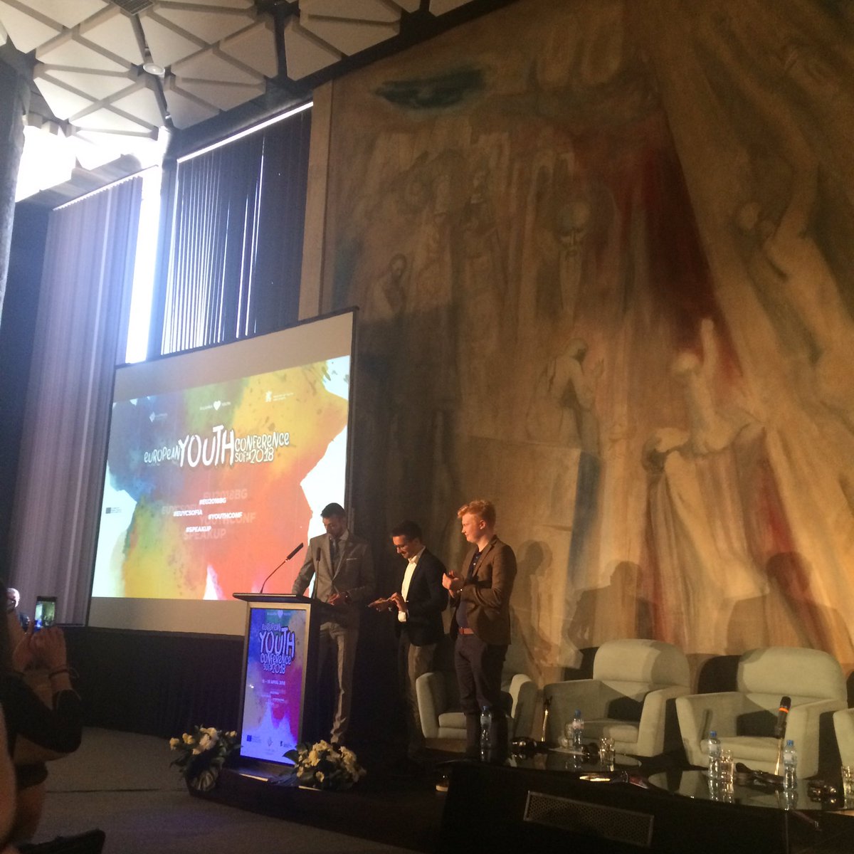 CAutengruber's tweet photo. Handover from the Bulgarian Youth Council to the Austrian NYC. In AT 🇦🇹 we will discuss the implementation of the #youthgoals. Cannot wait!! #YouthConf #AT2018EU https://t.co/4I2d7EZ2Z8