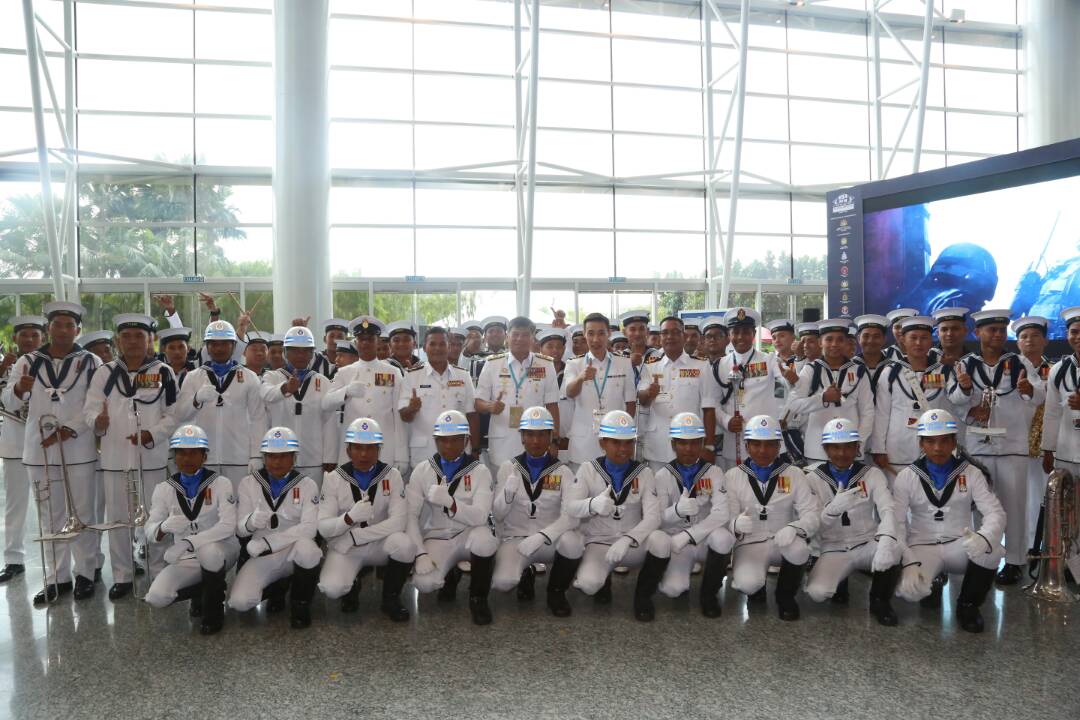 Thank you to all the "little people" behind the scenes at #DSA2018. Good job guys!! #PerkasaPerwira #NegarakuMalaysia <a href="/H20/">Helen</a>