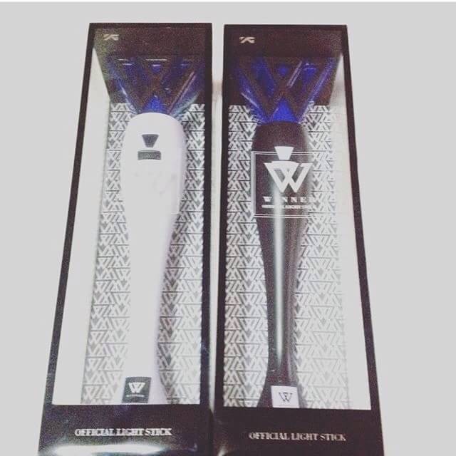 galery_kpop's tweet photo. READY LS WINNER
IDR 380K
Official
Limited Stock
#Lightstick #LightstickWinner #innercircle #jaketwinner #tshirtwinner #merchwinner #ranselwinner #topiwinner #kpopstuff #onlineshop #kangseungyoon #stickerwinner #sweaterwinner #varsitywinner #postcardwinner #albumwinner #dvdwinner https://t.co/ueauwHMH9W