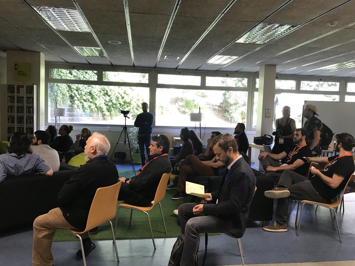 mesdigroup's tweet photo. @enricpericas hace la introducción al workshop “Creando Diálogos a través de objetos físicos “ @Escofet ! Que éxito!!! Full house! 👏🤩 Y para la actividad nos acoge @BibUPCVILANOVA !!! Mil gracias por colaboración! #IIFOROUDE @UPCVilanova https://t.co/PIKcU5ZHrW