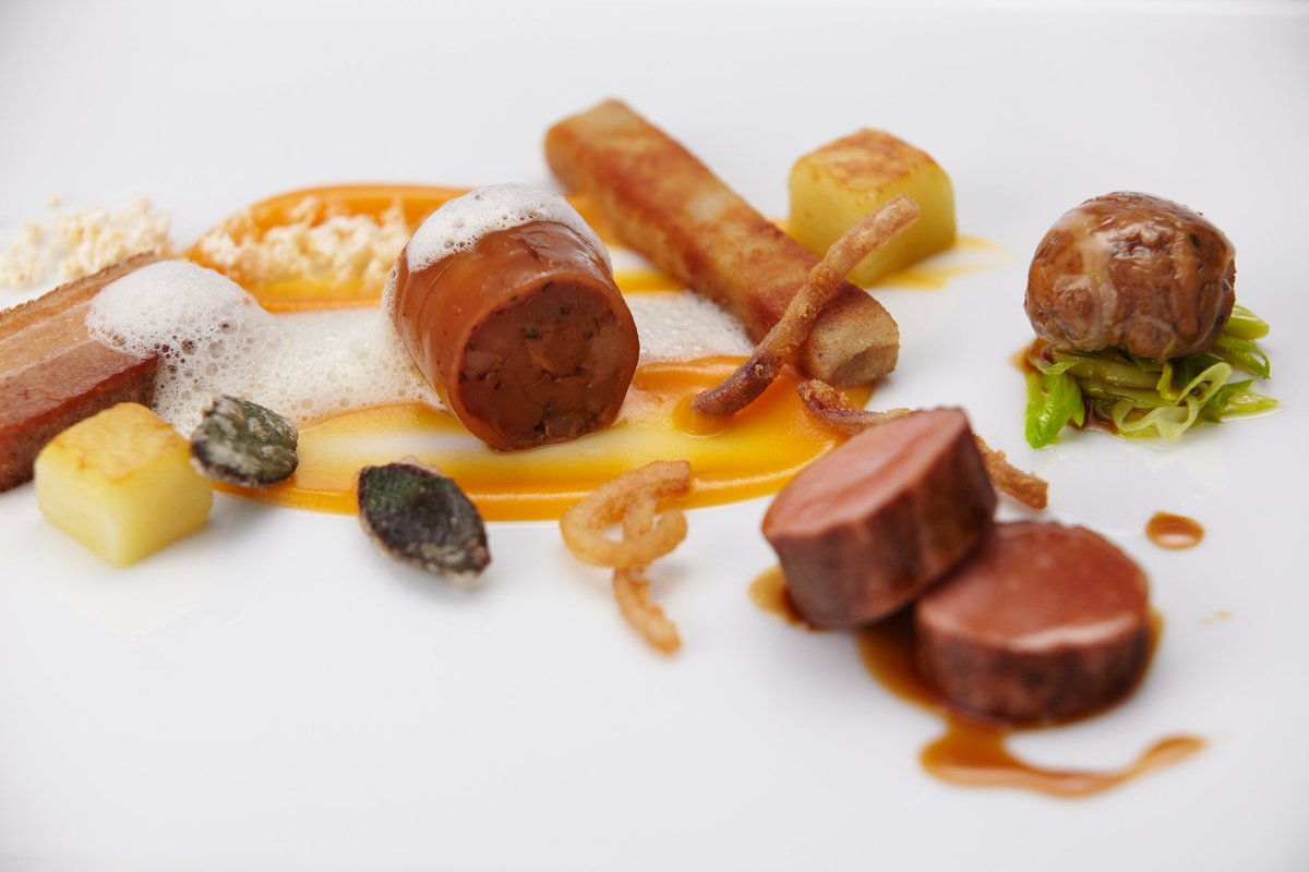 pughspiglets's tweet photo. Some wonderful dishes created by some of the UKs most taleted chef @MichaelWignall_ @TheRamsHead @TNQ with @pughspiglets products.
Quality at affordable prices, perfect for those BBQ https://t.co/fauKUhtZFl