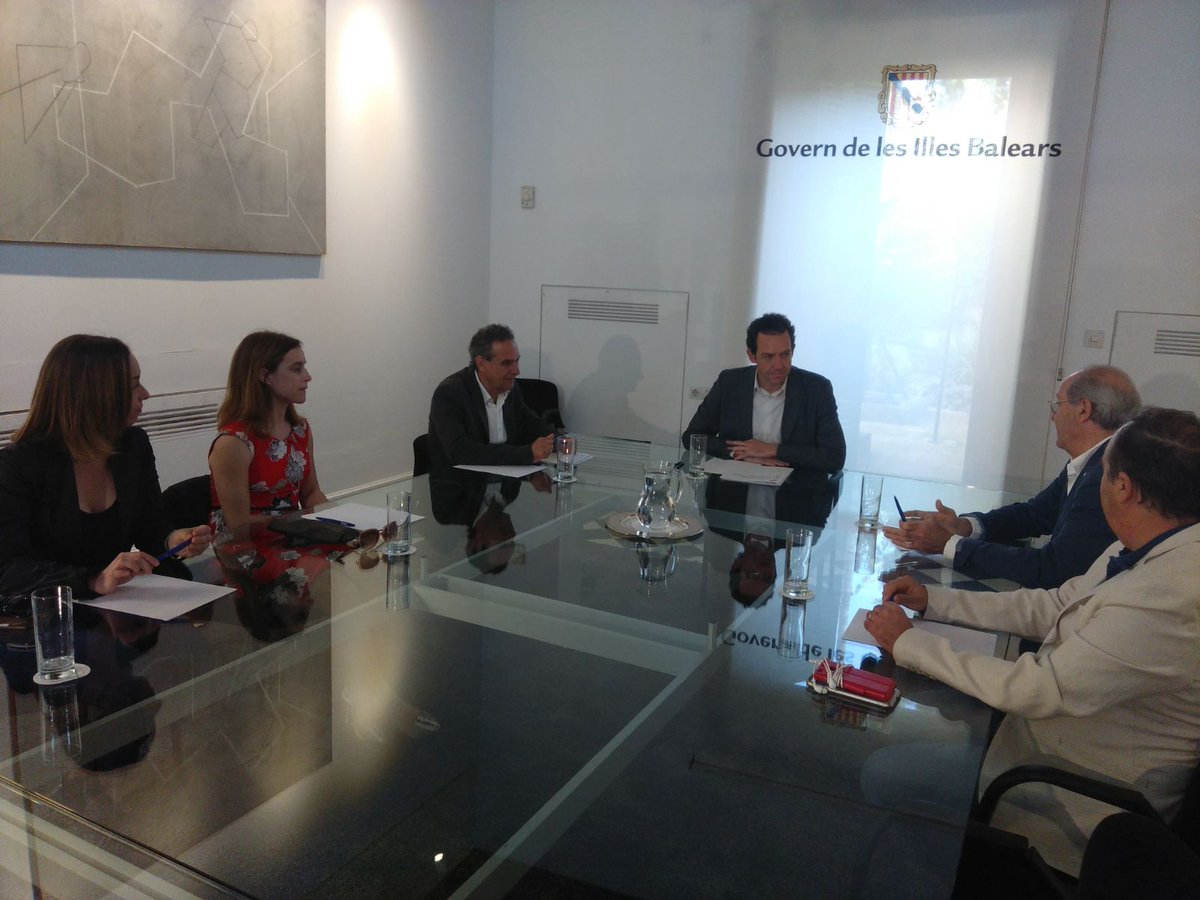 marcpons73's tweet photo. Juntament amb representants de navilieres i càmeres de comerç exigim que el descompte del 75% amb Península en transport marítim com en aeri. https://t.co/ojso1Vf6ki
