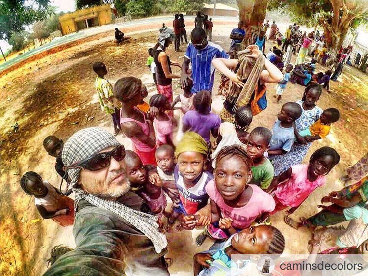 Quello che sentivo era il tabacco da pipa di Gianni, con il suo sorriso appena accennato.
Un bianco, lì a pochi passi da noi
Se vuoi leggere gli altri capitoli: fb.me/elislowcasaman…
#casamance #bookstagram #book #libri #19aprile #DentroLoSpecchio #PensieriFragili #bookbloggers