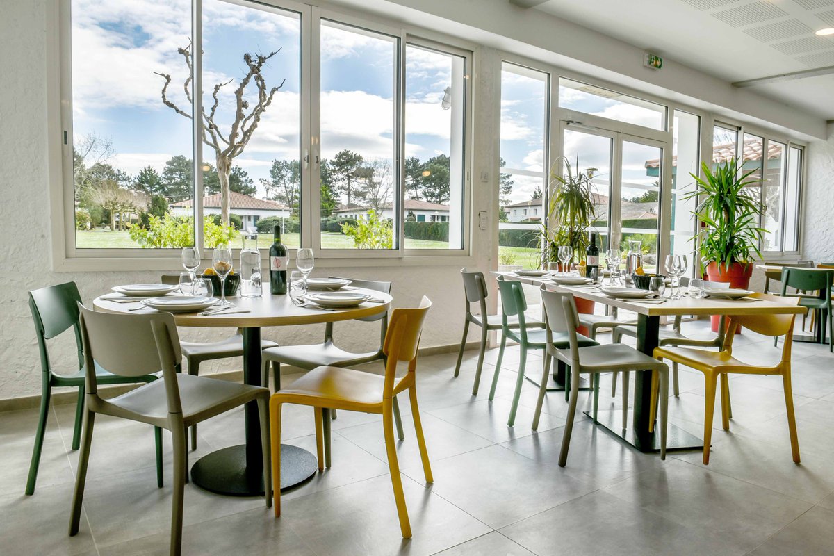 domainepignada's tweet photo. Voici les nouvelles photos du restaurant après rénovation : Désormais ouvert à tous les groupes, venez organiser vos événements en famille, entre amis ou vos repas d'entreprise ! 👫🥂 #Nouveau #restaurant #PaysBasque #Événement #Famille #Amis #Entreprise #Anglet #Groupe https://t.co/G914sPkVOf