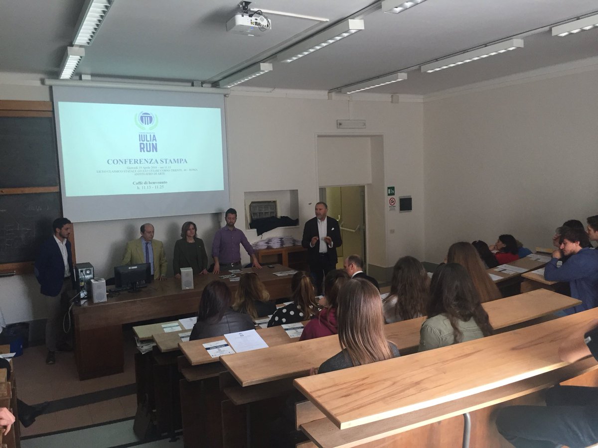 SportLUISS's tweet photo. Conferenza stampa #IULIARUN presso il Liceo Classico Statale Giulio Cesare.
“Lo sport cambia le abitudini in meglio” @paolodelbene01 https://t.co/dUpjFLXIcM