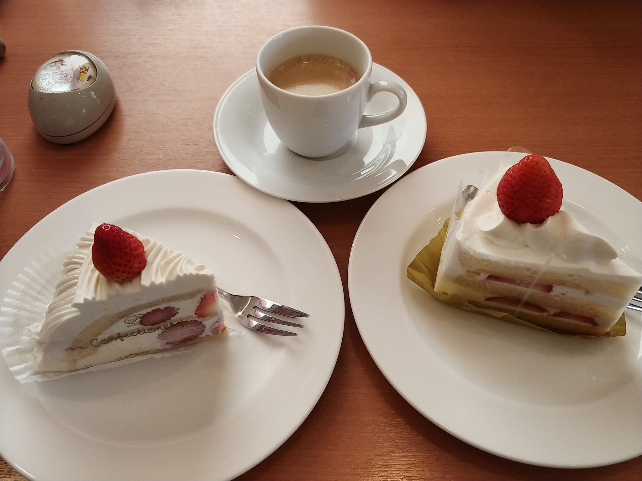 この先生きのこれますように 不二家レストラン 前橋 ケーキ2個セット ドリンクバー付 0円 パフェとケーキのバイキング60分10円を横目にケーキのセットでティータイム これだって550円のケーキも選べてドリンクバーもあるんだから超お得 お高い2品