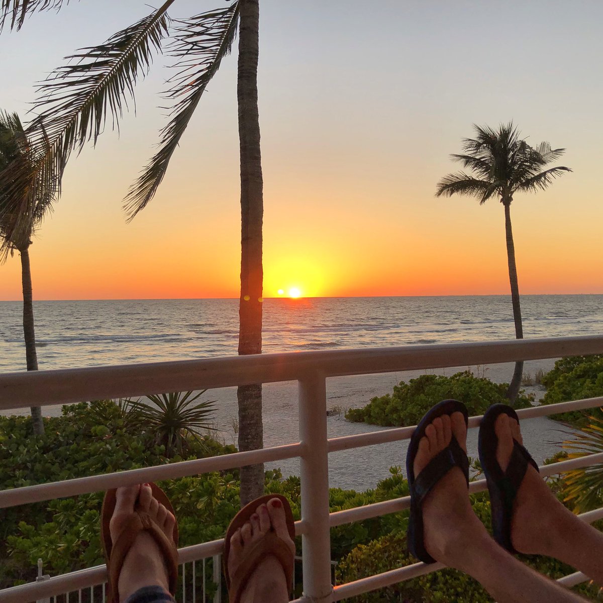 Taking GoodSteps and living that sweet #springbreak2018 life! 👣🌅    Thanks for the 📷 Lisa Case!