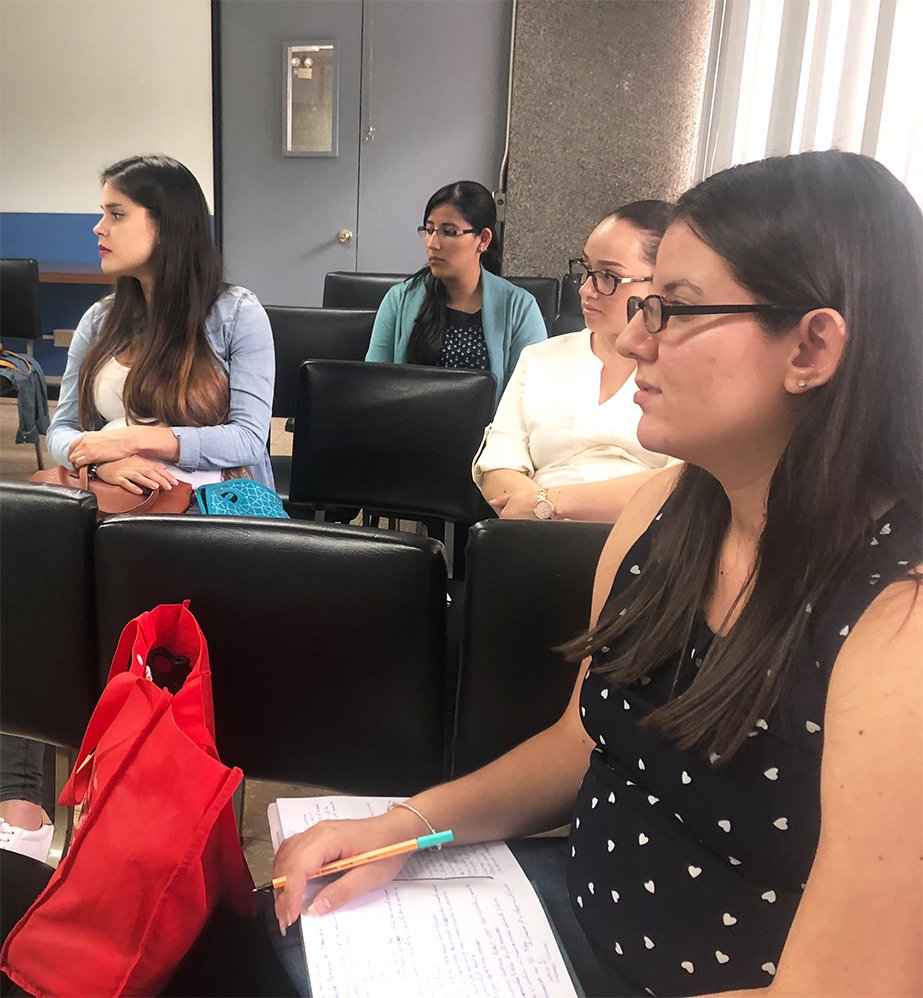 SaludUcr's tweet photo. Legislación para la Madre durante el #Embarazo y el período de lactancia @msaludcr #CursodeParto #UCR
Toda madre tiene derecho a recibir atención en el período de embarazo y en el #parto. Según el Código de trabajo en Costa Rica es prohibido despedir a la madre embarazada https://t.co/ezwklnFxVo