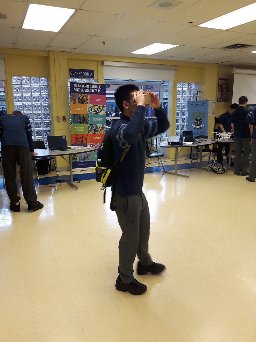 mctavish_h's tweet photo. Happening now in the library! The @BramptonLibrary @CardinalLegerSS #TechShowcase2018 Come check it out during periods 3A B &amp; C https://t.co/s9n3ZPlOG1