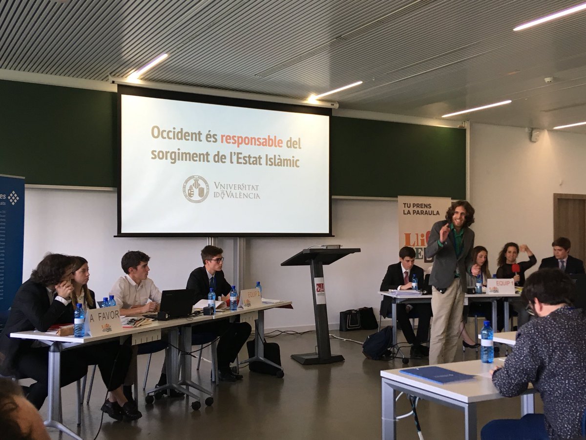 AndreuSenti's tweet photo. Final immillorable! #lligadedebat d’alt nivell. Esperem els resultats. Orgull!!! @SediUV @UV_EG @AngelsGrimalt https://t.co/ok9lDS57kA