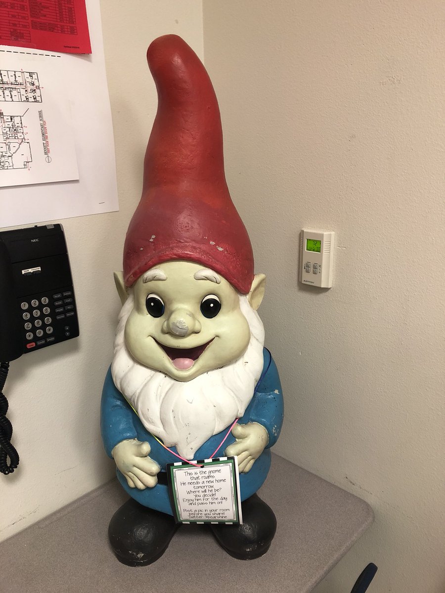 Look who wandered into my room!
#bearshine