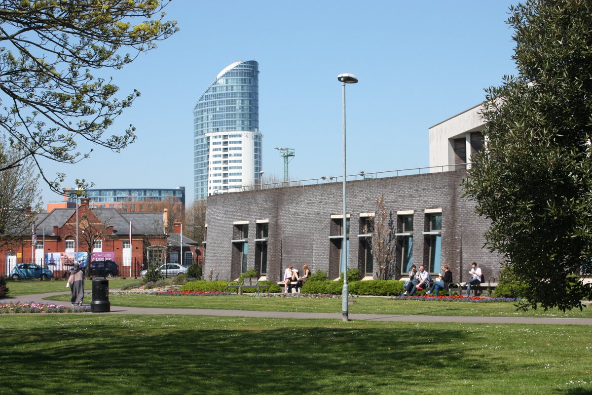 portsmouthuni's tweet photo. Beautiful weather in and around campus today - more of the same forecast tomorrow 😎
@UoPlibrary @UniPortCCI @UoPTechnology @UoPScience @UoPHumSS @UoPBusiness @portsmouthsu https://t.co/Oqh3UrtRiB