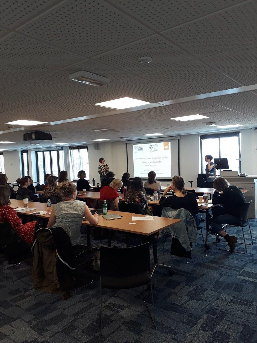 fi_mckay's tweet image. Afternoon sessions with @DrCEschle and Dr Kirsty Alexander: interviewing principle and practice in research @StrathGender @strath_femm #SpringN2Methods #SpringN2Femm