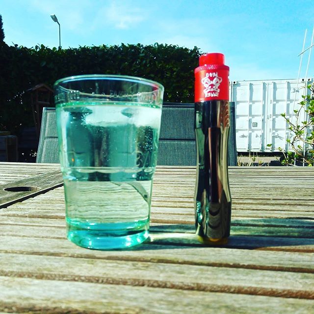 vapersfinest's tweet photo. Way too early for beer, so a Gin Fizz has to do the job. #vapersfinest #mechmods #mechmod #subohm #supersubohm #gin #ginfizz #magellangin #vaping #dampfen #ezigarette #liquid #ejuice #eliquid https://t.co/vL86FS7zgB