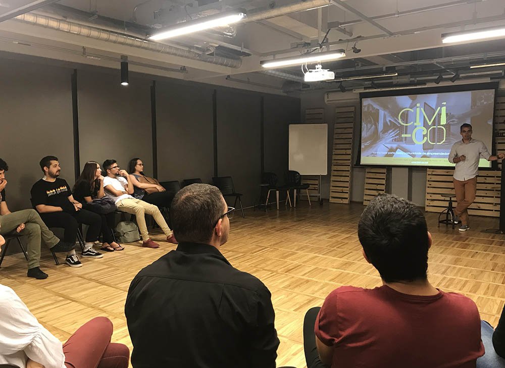 fapcom's tweet photo. #BLOGFAPCOM Reflexos sociais positivos é tema de visita monitorada dos alunos de #Publicidade e #Propaganda. 
Veja como foi: https://t.co/LJhOnN7qM6 https://t.co/kBXpHgX1Hx