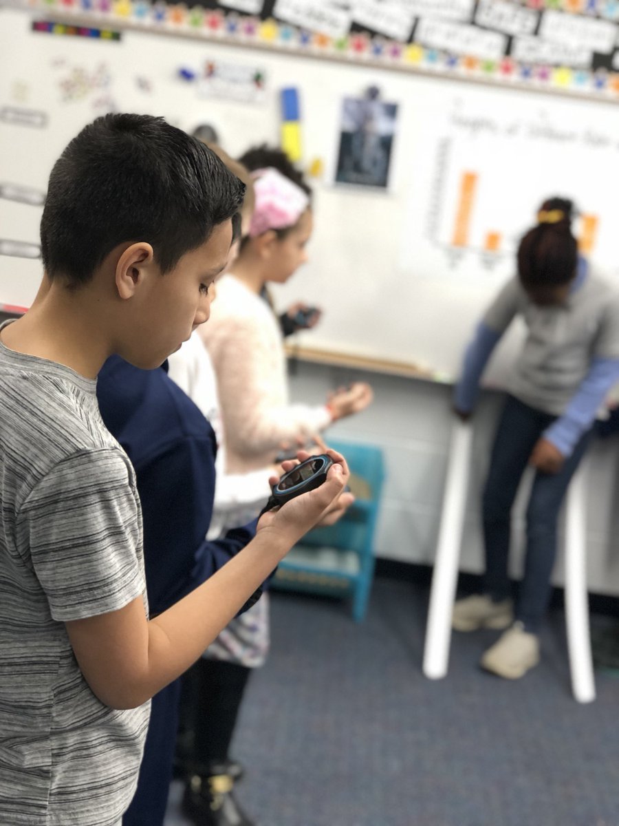 SweeneySquad's tweet image. Timing which type of ball (heavier or lighter) rolls the fastest down the ramp @Brentwood_Bears #D59Learns #MoreMeasurementFun #AnalyzingData #Collaboration #Teamwork