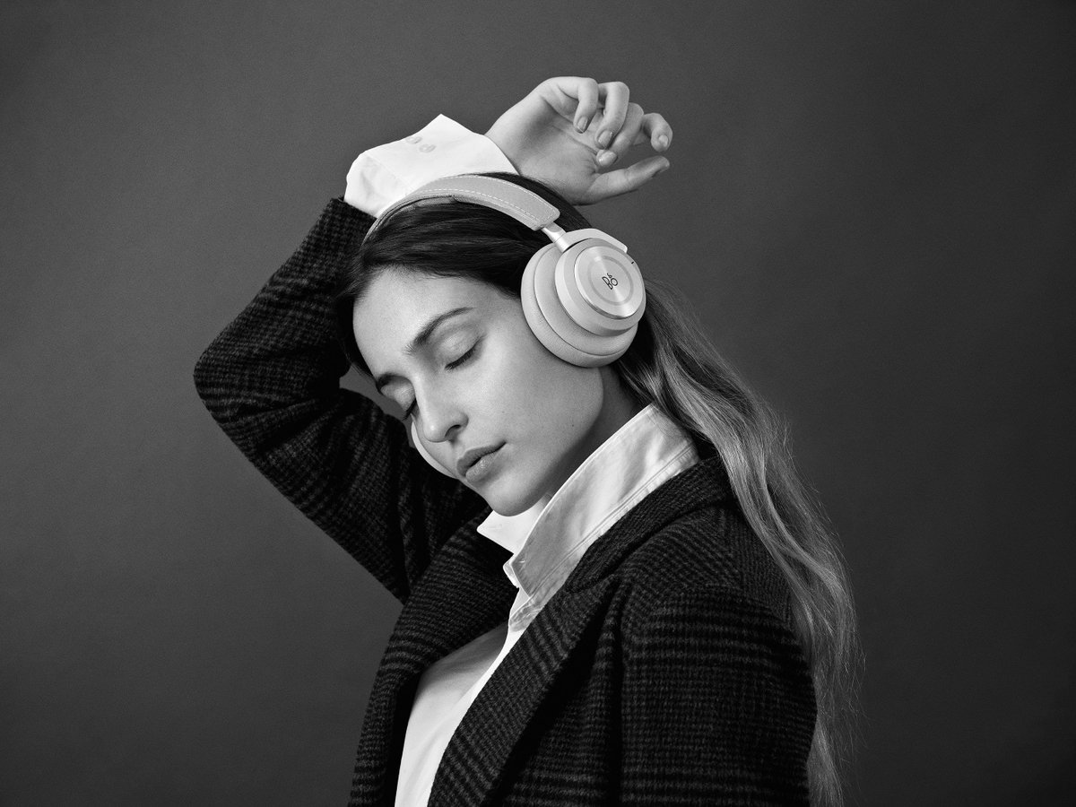 Demooz_Fr's tweet photo. Partez à la rencontre de Bang & Olufsen, célèbre pour sa gamme unique de téléviseurs, d’enceintes, de systèmes audios et de casques.
Elle vous attend au #MeetupDemooz le 26 avril pour une surprise exclusive. 🎧
Inscription >> https://t.co/FoeM35rgor
#music #audio #events https://t.co/pJnEPlhYV0