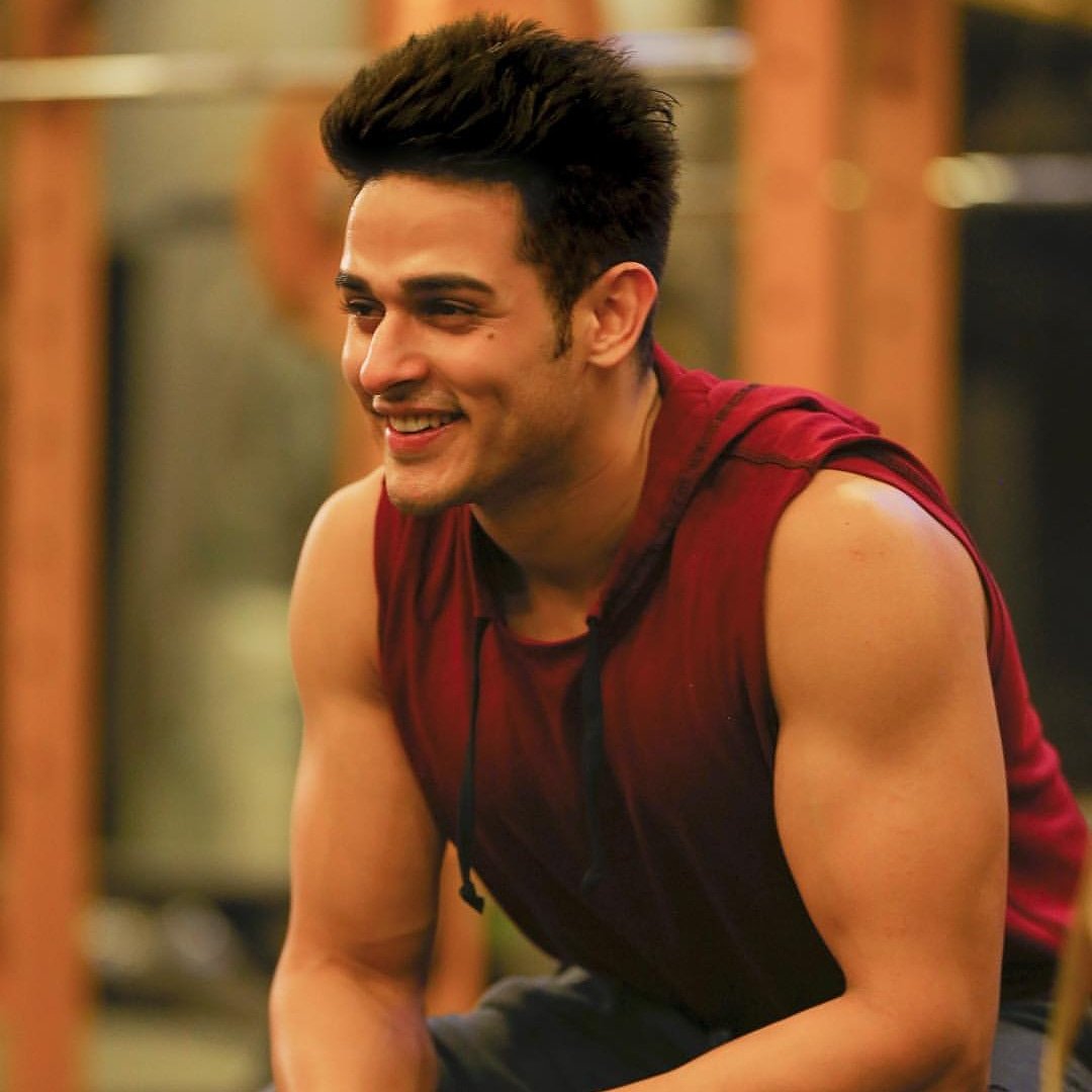 aanyachhabraaa's tweet photo. 100 in a billion smile💜😍🌍 touchwood!!! @ipriyanksharmaa my babe🌍😊 #priyanksharma https://t.co/ueTJqDez1U