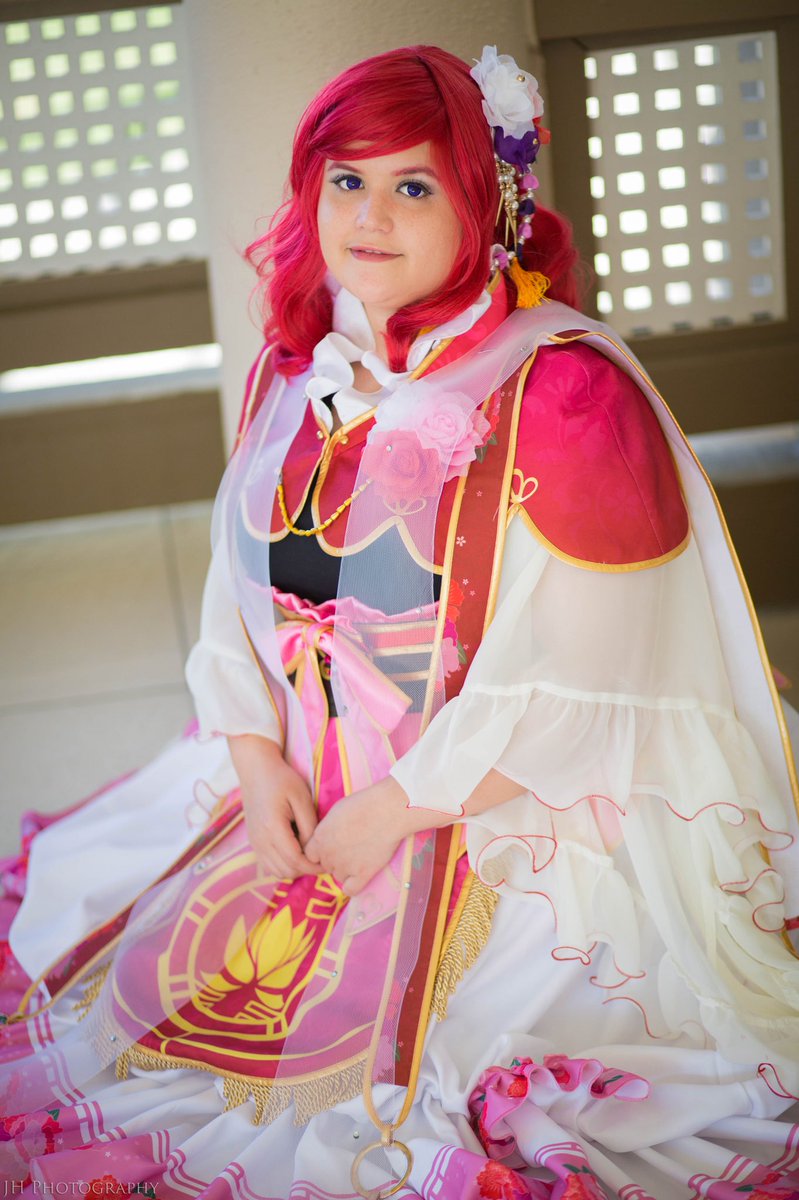 amairanger's tweet photo. It’s Maki’s birthday today 🎉✨ Happy birthday to one of my favorite voices in muse ❤️
Photo: @Hakuoro917
Cosplay: bought from an eBay seller (name i can’t remember 😭)
Wig: @ArdaWigs Vivien Classic in Apple Red
#llsifcosplay #lovelivecosplay #plussizecosplay #holmat2016 https://t.co/R8pUNprkPH