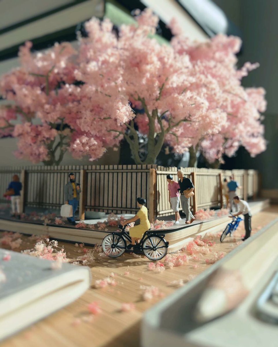 RevistaPICNIC's tweet photo. #DerrickLin recrea pequeños momentos de la vida en la agencia en la que trabaja, en sentido figurado. Mira más de su trabajo en su página oficial de Instagram -> https://t.co/6c5Itukkis https://t.co/OSVPX6DXqC