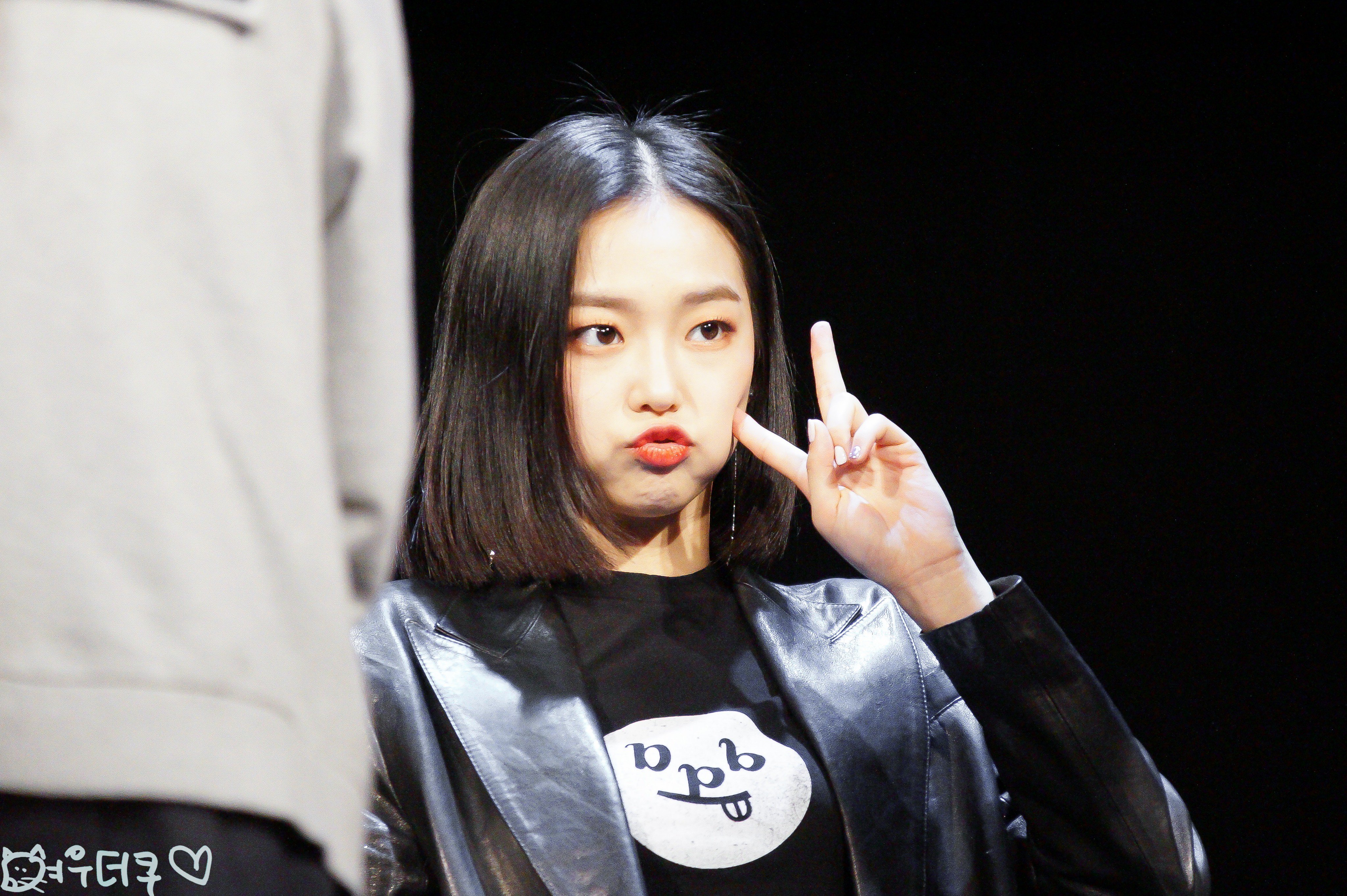 DbJ30_CVAAEDmpk.jpg:orig