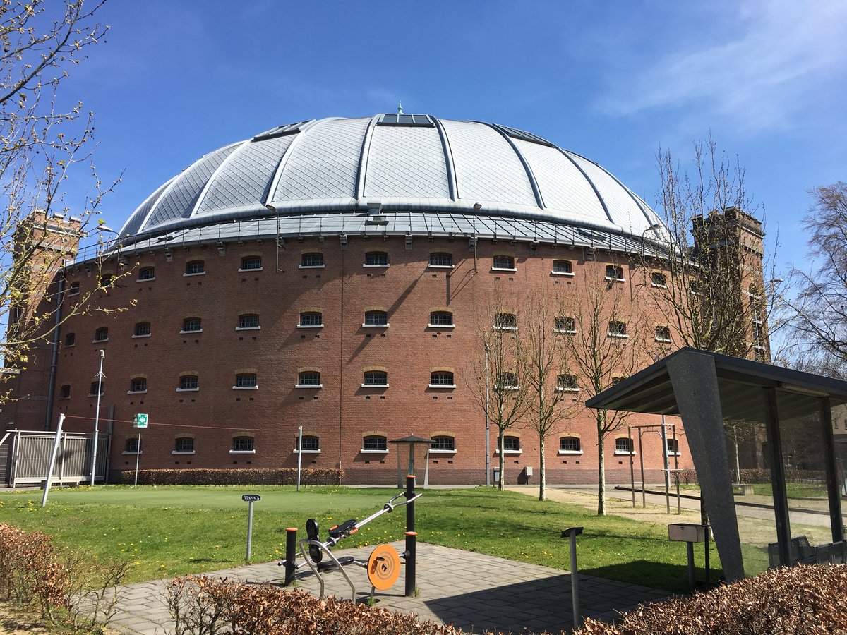 Bijzondere backoffice tijdens fotoshoot vandaag. Een cel in de voormalige #koepel gevangenis in Breda tijdens de #leveranciersdag <a href="/raabkarchernl/">Raab Karcher NL</a>