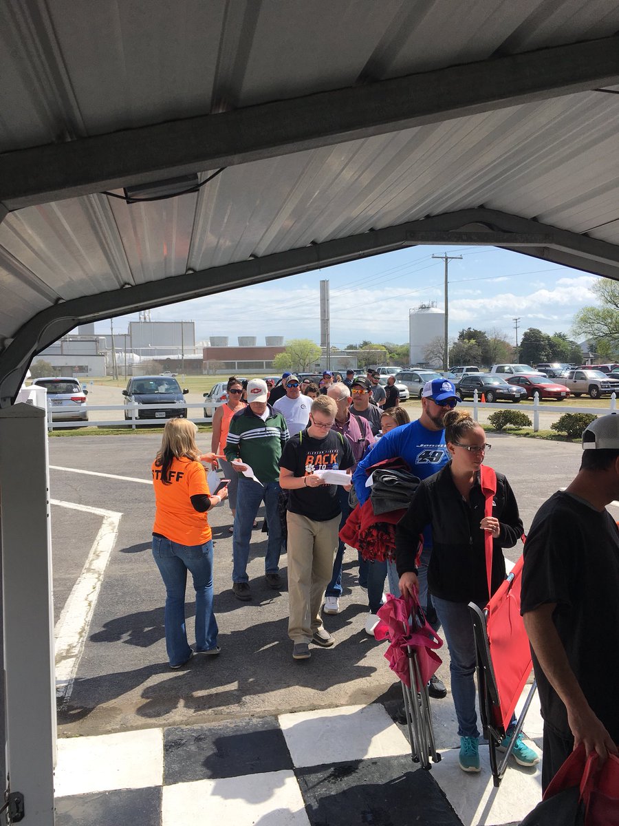 Gates are open! Cars on track at 11am! Come on out to the races! #DHSTS