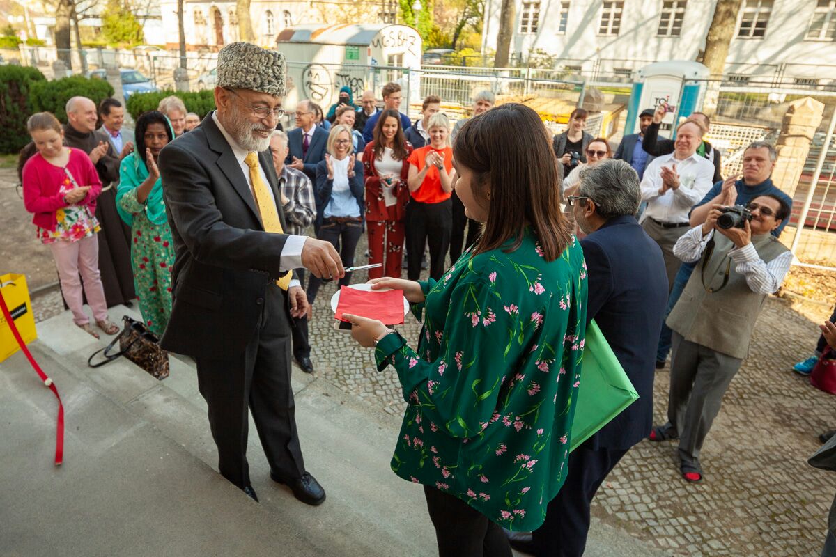 BerlinerMoschee's tweet photo. Moschee opening https://t.co/WBS6W4nVuj