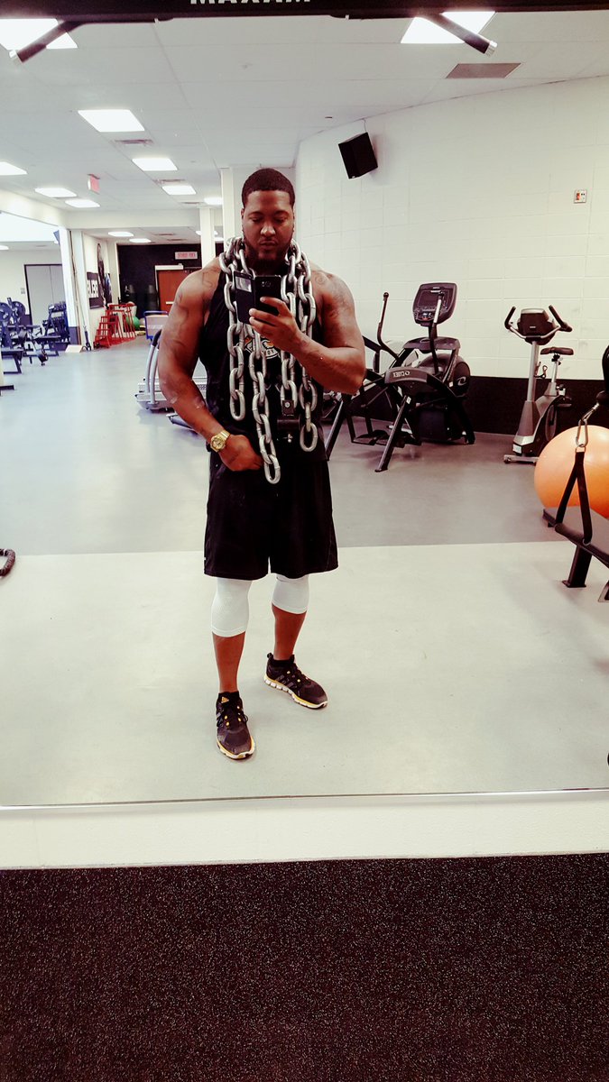 t_dubsworld12's tweet image. this look was inspired by @Simoni_Lawrence #2chains #oskeeweewee #ticats #grind #thisawholenewteam #thisawholenewyear