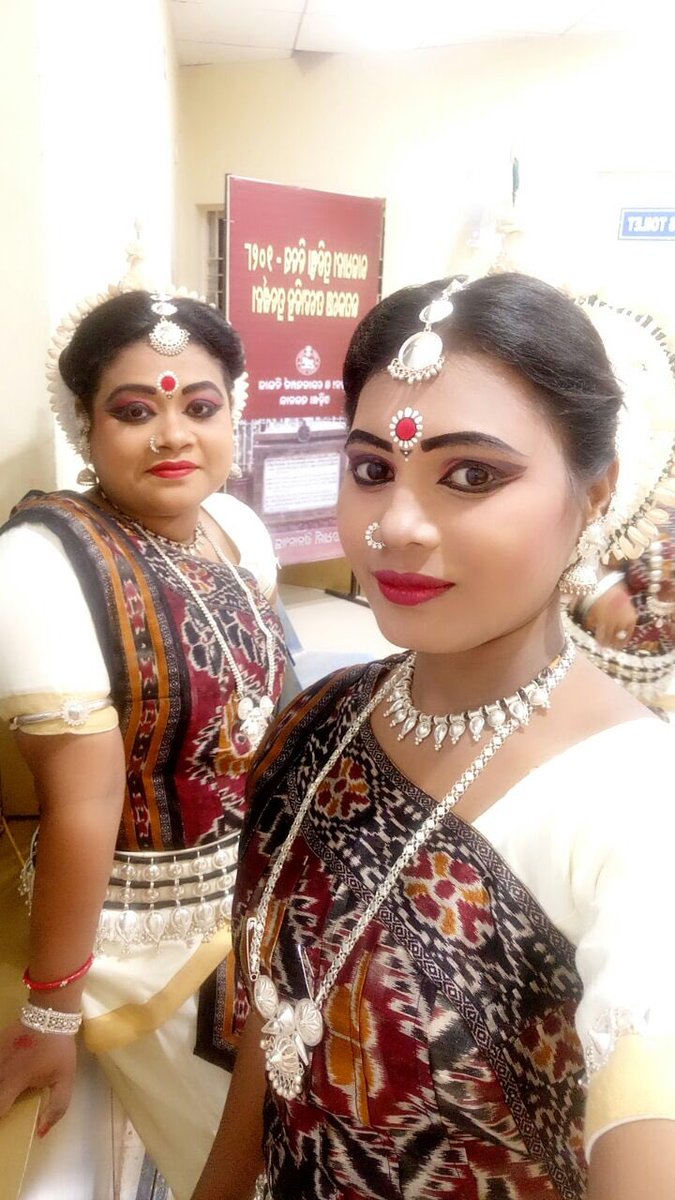 Das2Pallavi's tweet photo. #JaydevUstav2018
#BackStageClicks #GuruPankajUdraSanskrutiAcademy #OdissiDance @OdiaCulture @biren_editor @SambitRout18 @OSUAE1 @OdishaExpress https://t.co/KJuSIVh77M