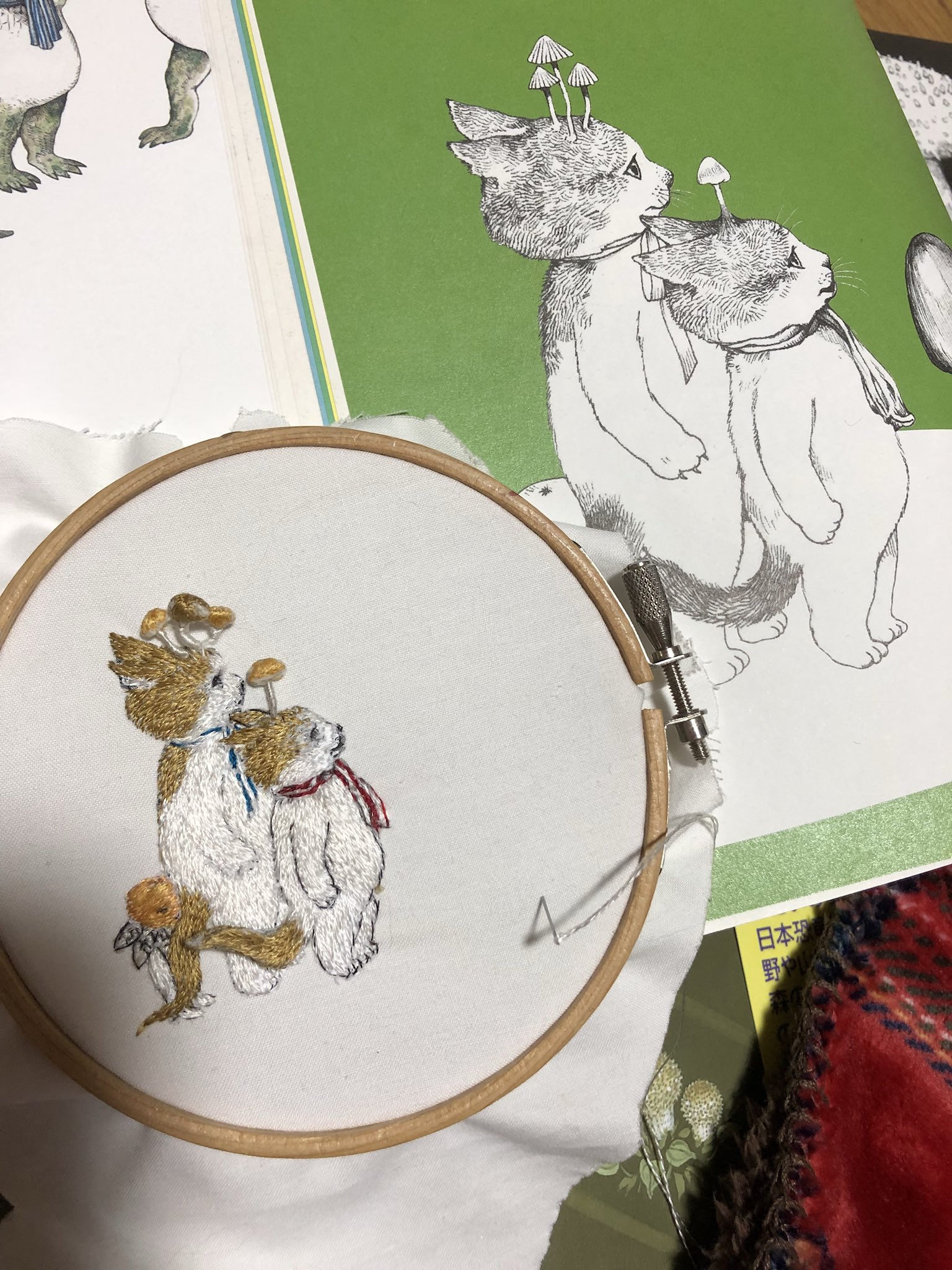 Eikoの刺繍工房 大好きなヒグチユウコさんの塗り絵本見ながら キノコ キノコ 最後の最後で いつも壁にぶち当たる 明日は久々に師匠の工房へ行くから いつもの如くアドバイス貰ってくるよ T Co 6i1jyx73vy Twitter