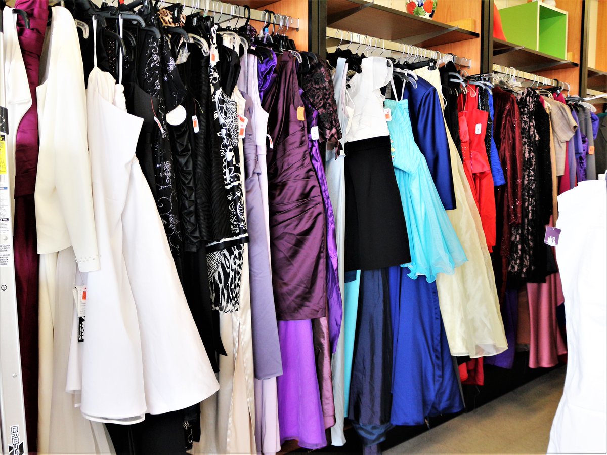 OH_OppShop's tweet photo. #PromSeason is here!! Feel beautiful this prom at a cheaper cost to Mom! #ShopOppShop https://t.co/LO0Db0Hfj3