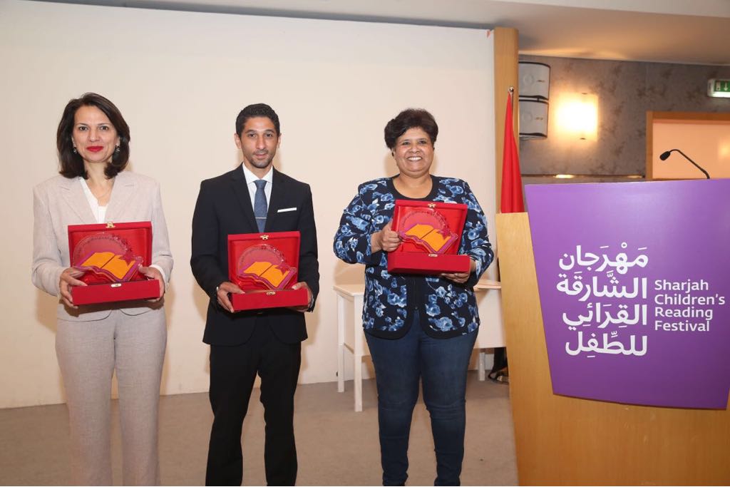 acbpfshj's tweet photo. كرم سعادة الأستاذ احمد بن ركاض العامري رئيس هيئة الشارقة للكتاب اليوم   الخميس الفائزين بجائزة الملتقى لأفضل كتاب للطفل وأفضل ناشر لدورتها الخامسة (2018) للاطلاع على التفاصيل يرجى الضغط على الرباط التالي
https://t.co/IV0pD4yED3 https://t.co/OZlftaoggN