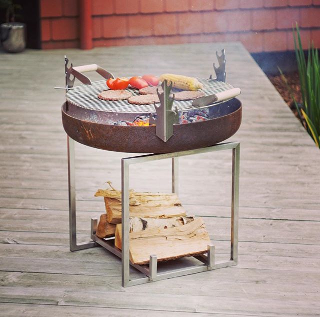 With our superb quality steel grates designed especially for our fire pits, no need to compromise on style at your BBQ parties. Add one to your order today ☀️arpestudio.co.uk☀️—#bbqfirepit #stylishbbq #bbqtime #patioparty #brasero #giftforchef #outdoorcooking #glamping