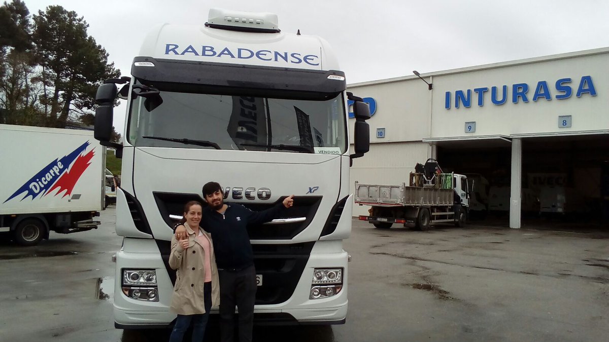 inturasa's tweet photo. La familia POSSE sigue apostando por INTURASA!
Si hace unos días le hacíamos entrega a Chicho Posse de un IVECO 510 cv; hoy le toca a SUSI POSSE un IVECO STRALIS 510 XP
Muchísimas gracias y buena ruta #entregasINTURASA #INTURASA #IVECO https://t.co/kR1WuNvze1
