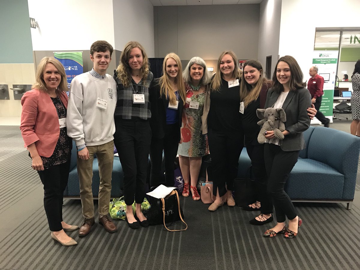 WeatherfordISD's tweet photo. These WHS students gave an outstanding presentation on, "Developing Your Digital Footprint - From a Teen's Perspective" at the 6th Annual Texas Social Media Conference at @ESCRegion11 this week.  #RooPride #WhyWISD #TxSocialMedia @TSMRI https://t.co/wlGMlK4sYm
