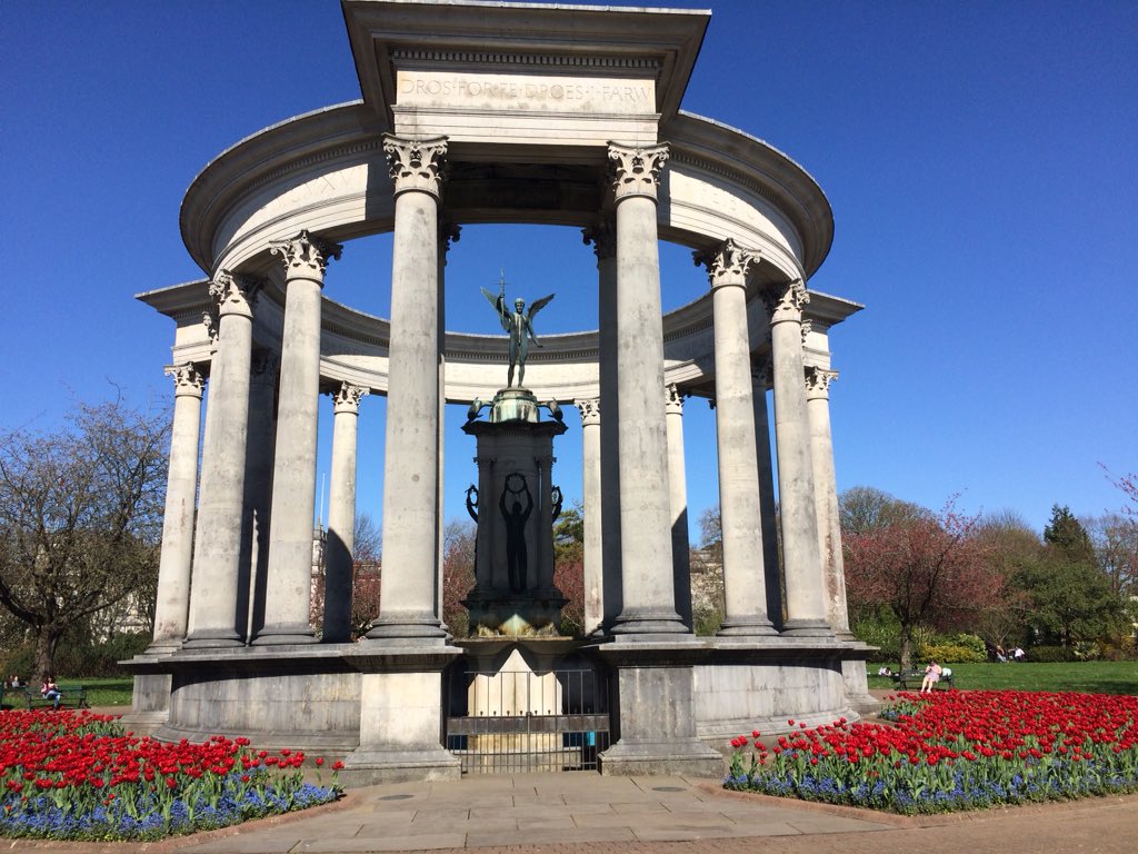 CU_Wellbeing's tweet photo. Hello @cardiffcouncil you’re really going to enrich our step count challenge next month if these amazing flower beds continue #intraining #CUStepCountChallenge #StepCountChallenge #Cardiff #heatwave #glorious #thankyou https://t.co/ommQmTGZee