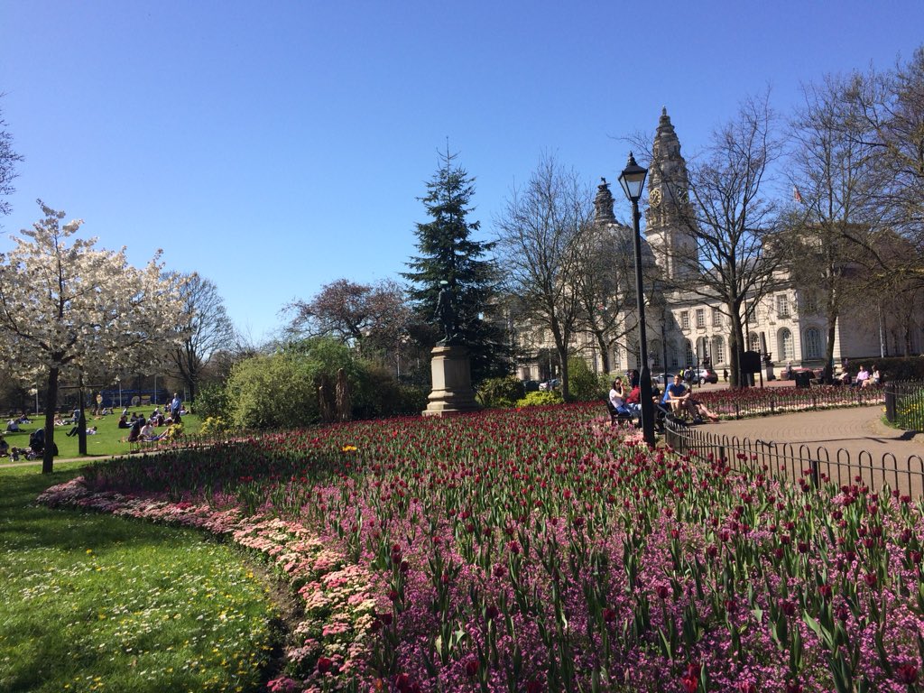 CU_Wellbeing's tweet photo. Hello @cardiffcouncil you’re really going to enrich our step count challenge next month if these amazing flower beds continue #intraining #CUStepCountChallenge #StepCountChallenge #Cardiff #heatwave #glorious #thankyou https://t.co/ommQmTGZee