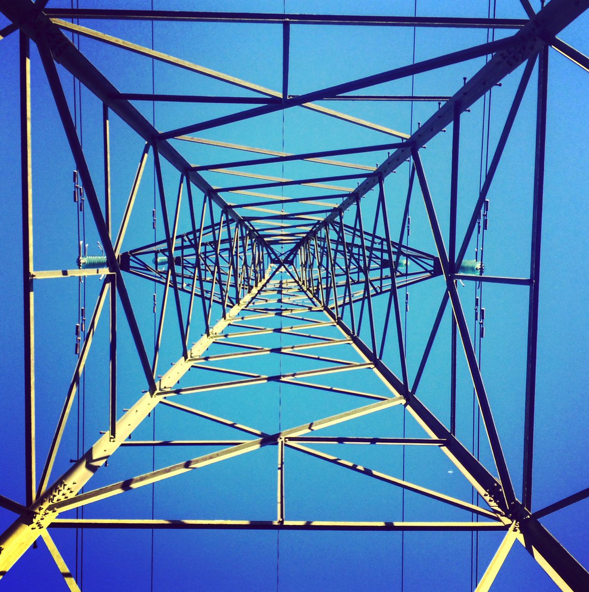 DalcourMaclaren's tweet photo. Things are looking up! Great pic from one of our graduates @Mark_Hurrell #DMWay #WarmestDayOfTheYear https://t.co/OujA2K1rJx