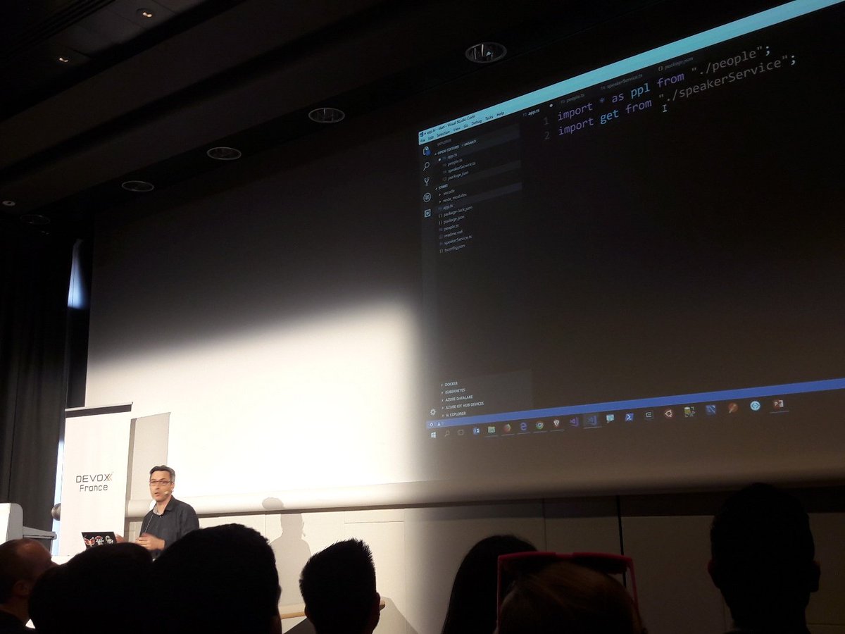 AdrienLASSELLE's tweet photo. On enchaîne avec @sebpertus pour ESM : Les EcmaScript Modules dans votre browser et votre backend NodeJS. It's about time ! #DevoxxFR @SQLI_FR #SQLI #Devoxx #talents #IT #SQLiens #Paris #NodeJS #javascript #es6 https://t.co/xDWLPy2md5