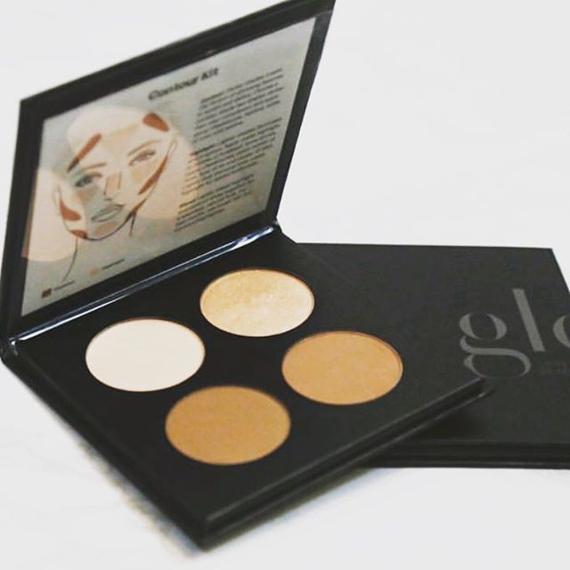 skinglowlaser's tweet photo. We ❤️ our Contour Kit from @gloskinbeauty 
Did you know it can also be used as an eyeshadow palette or as a bronzer for your body, shoulders and décolleté? 
These four blendable and buildable shades enhance features and create dimension for a flawles… https://t.co/T1LaLWfSYt https://t.co/fXpUmrm5oR