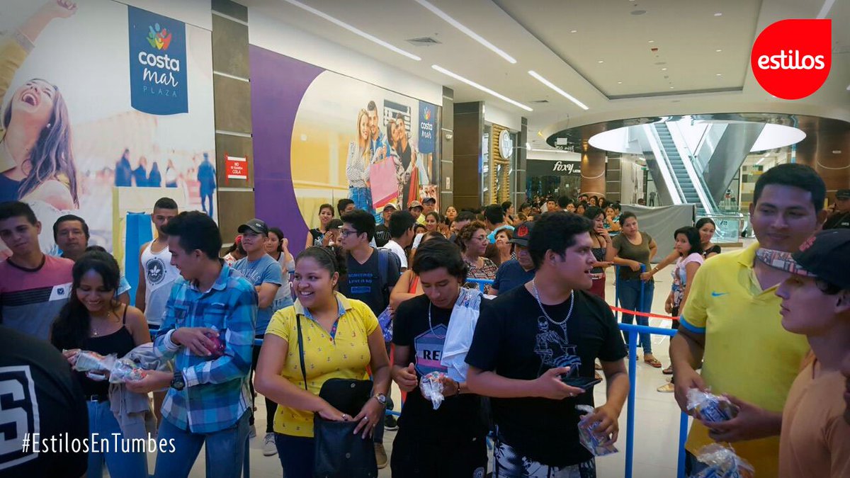 TiendasEstilos's tweet photo. La linda gente de Tumbes muy colaboradores, esperando en cola para recibir su #Giftcard por inauguración de nuestra #Tienda22 en Tumbes. #EstilosEnTumbes #GranInauguración #SeguimosCreciendo #ContigoPerú https://t.co/3UOQHTESdj