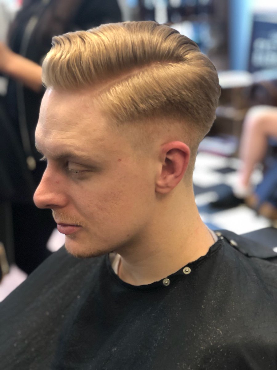 exeter_barber's tweet photo. The sun is shining at last! ☀️
Cut by Kate. 
#barber #exeter https://t.co/8pSp0vpjs4