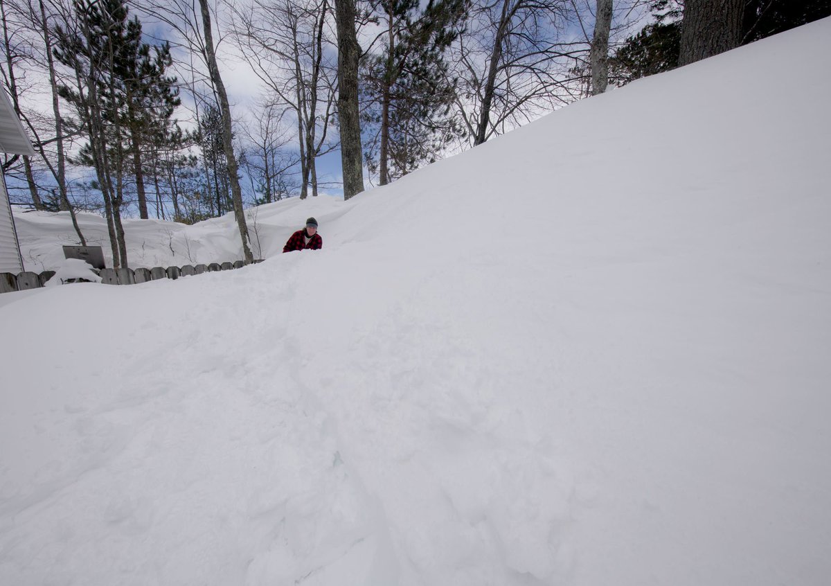 LAKSuperiorFoto's tweet photo. "The Upper Peninsula, #upperpeninsula of #michigan , where six month winters keep your drinks  cold... naturally" 
 the 15 foot high drift in my yard #HappySpring #snowstorm https://t.co/JJDV878g87